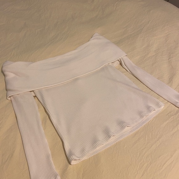 Aritzia Babaton Off-the-shoulder top - Picture 7 of 7